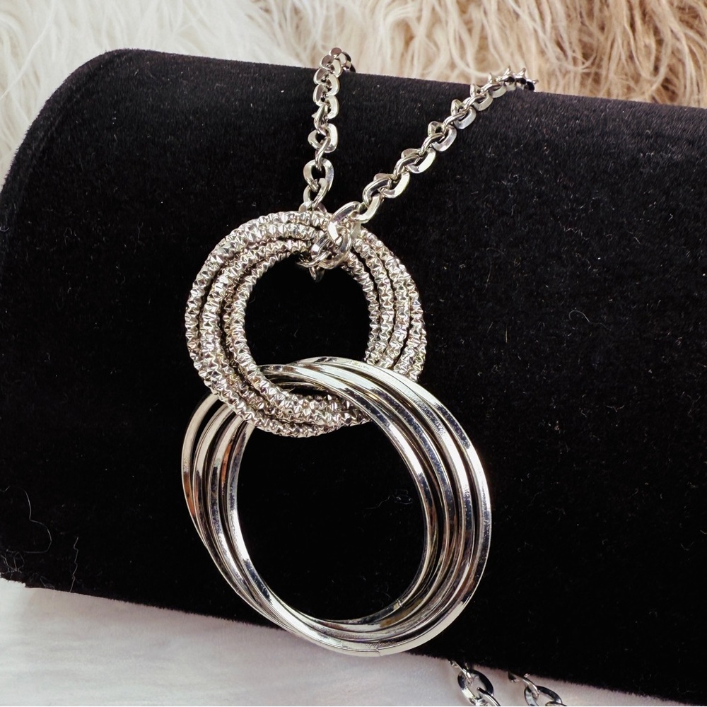 Elegant Silvertone Interlocking Circle Pendant Lo… - image 2